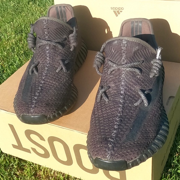Yeezy 350 v2 - Picture 3 of 3